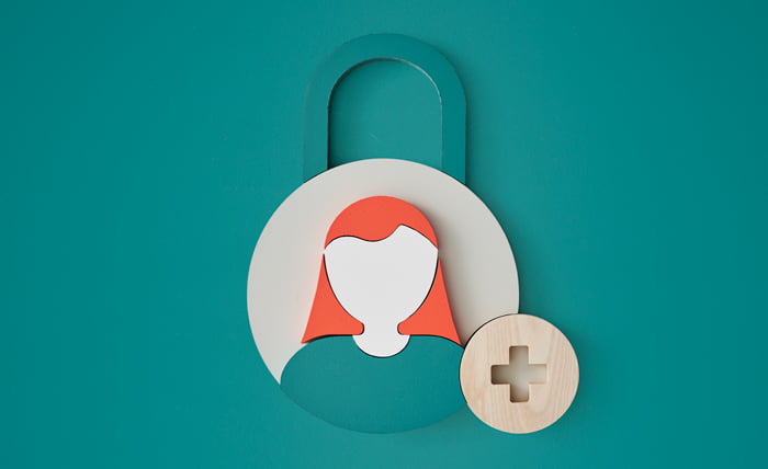 Qnister GDPR By Design. Woman in green padlock